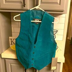 Mpw Trading Company, Women’s Teal Suede Vintage, Vest, Size Small, And Nwt. Any Reasonable Offers Will Be Accepted So Always Please Just Ask. Thank You For Shopping In My Closet. Esmerelda Disneybound, Teal Vest, Thrift Inspiration, Vintage Vests, Indie Top, Peplum Crop Top, Velvet Vest, Red Long Sleeve Tops, Black Men Street Fashion