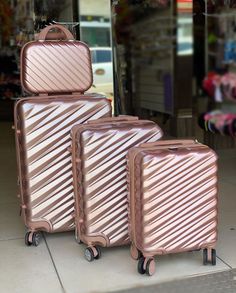 English Toilet, Weird Toilets, English Toilet Seat, Toilet Seat Design, Luggage Sets Cute, Pretty Luggage, Bathroom Designs Ideas, Colored Toilets, Girls Luggage