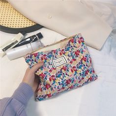 Brand Name: PURDOREDMain Material: Cotton FabricOrigin: CN(Origin)Item Width: 5cmStyle: FashionMaterial Composition: cottonPattern Type: FloralClosure Type: zipperModel Number: F56814Item Height: 18cmItem Length: 27Item Type: Cosmetic CasesShape: PillowItem Weight: 100gitem name: little floral makeup bagmaterial: cottoncolor: 3 colorssize: 27*18*5 cmpackage: 1 pcdropshiping: yes Flower Makeup Bag, Floral Makeup, Flower Makeup, Makeup Bag Travel, Beauty Brushes, Makeup Bag Organization, Women Cosmetics, Beauty Case, Makeup Bags Travel