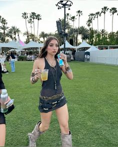 coachella aesthetic | festival outfits | coachella outfits | summer outfit | beach outfit | grunge Rave Fit Aesthetic, Festival Outfits Vintage, Boho Chic Festival Outfits, Rainy Rave Outfit, Boho Outfits Festival, Zoifishh Outfit Coachella, Edc Vegas Outfit, Micro Shorts Outfit Festival, Coachella Outfits 2024