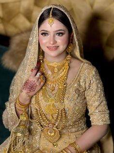 Nikkah Makeup, Bridal Fits, Bridal Makeup Pictures, Nikkah Brides, Pakistani Bridal Makeup, Bridal Henna Designs, Bengali Bride, Bridal Dresses Pakistan