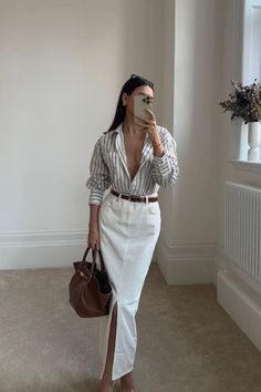 White Denim Skirt Outfit, Spring Outfits Casual Chic, White Skirt Outfits, Long Jean Skirt, Cute Work Outfits, Denim Skirt Outfits, White Denim Skirt, Street Style Edgy