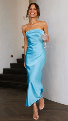 Marine Uniform, Tube Top Dress, Strapless Maxi, Strapless Maxi Dress, Looks Chic, Cutout Dress, Primavera Estate, Satin Dresses, Blue Dress