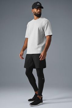 Think of the Double Take as a thicker, more substantial version of your favorite tee. The fit is a touch oversized (in a cool way, not a slouchy way) with slightly extended sleeves and a slightly extended hem. Wear it with baggy cargos, classic shorts or whenever you want to level up your look. Fitness Shoot Men, Male Athleisure, Alo Mens, Athletic Wear Men, Baggy Cargos, Alo Yoga Outfit, Fitness Fits, Fall Fitness, Mens Yoga Clothes