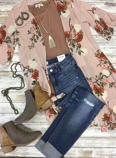 Wantable Outfits, Look Kimono, Floral Kimono, Mode Inspiration, Looks Vintage, Fall Winter Outfits, Outfits Casuales, Cute Fashion, Look Fashion