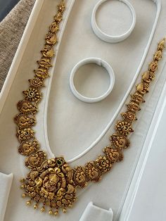 #southindianwedding #indianjewellery #jewelry #trending Pretty Gold Necklaces, Jewelry Trending, Buddha Home Decor, Haram Designs, Long Haram, Gold Jewels Design, Gold Bangles For Women, Gold Necklace Indian