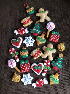 many decorated cookies are arranged in the shape of a christmas tree