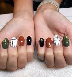 Almond Nails With Gold, Fall Nails Pumpkin, Nails Pumpkin, Leaves Nails, Fall Nail Art Ideas, Nails With Gold, Nails Classy, October Nails