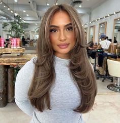 Honey Brown Hair With Layers, Layers With Volume, Haircut Ideas For Straight Hair, Straight Hair Women, Ideas For Straight Hair, Long Layered Hair With Bangs, Cool Brown Hair, Blond Beige, Girly Hairstyles