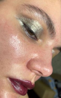 Coachella Makeup, Vampire Bride, Silver Eyeshadow, Make Up Inspiration, Interesting Images, Being Creative, Shimmer Eyeshadow