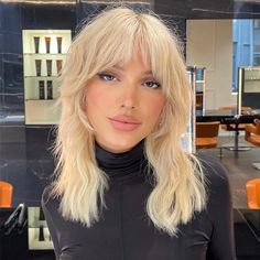 Shaggy Medium Hair With Bangs Straight, Wispy Bangs Shaggy Hair, Shag Hairstyles Medium Round Face, Shaggy Bangs Medium, Modern 70s Hair, Shaggy Wolf Cut Medium Hair, Choppy Shag Hairstyles Medium, Haircut Wolf, Haircut 2023