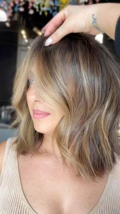 Light Hair Colors For Short Hair, Fall Haircolor Short Hair, Autumn Bronde Hair, Dark Blond Fall Hair, Shoulder Length Half Up Hairstyles, Fall Cut And Color Hair, Medium Length Soft Layers, Cool Bronde Balayage Hair, Lob For Thinner Hair