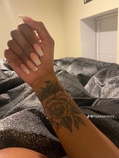 Dainty Finger Tattoo Simple, Tattoo Ideas Female Small Black Women, Side Of Waist Tattoo, Rose Arm Tattoos For Women Forearm, Rist Tattoo, Back Of Wrist Tattoo, Small Tattoos Female, Unique Tattoos For Women Meaningful, Small Baddie Tats