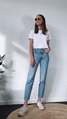 Jeans Combination, Jeans And T Shirt Outfit, Blue Shirt With Jeans, White Shirt Outfits, Blue Jean Outfits, Outfits Curvy, Looks Pinterest