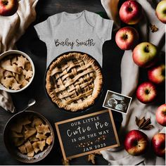 This fall apple pie photo idea is a unique but simple pregnancy announcement that is perfect for your baby reveal to parents, family, and friends on social media too! Personalize this cute way to announce your pregnancy. Perfect for an autumn pregnancy announcement. Fall Apple Pie, Grandparents To Be, Morning Sickness Remedies, Third Trimester Pregnancy, Gift For Grandparents