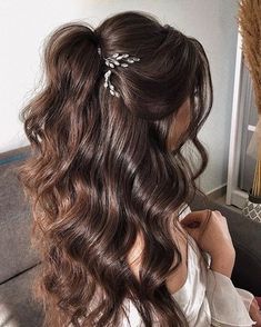 Vintage Wedding Hairstyles: 30 Best Looks And Expert Tips ★ vintage wedding hairstyles half up with ponytail and crystal pins zhanna_syniavska Grad Hairstyles, Bride Hairstyles For Long Hair, Vintage Wedding Hair, Long Hair Wedding Styles, Prom Hairstyles For Long Hair