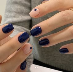 Blue Manicure Ideas, Manicure With Accent Nail, Fade Nails, Nude Gel Polish, Dot Nails, Subtle Nails, Simple Gel Nails