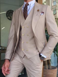 Boston Beige Slim Fit Peak Lapel Wool Suit – brabion Summer Wedding Groom, Prom Blazers, Trendy Spring Fashion, Pants Gift, Pose Fotografi, Groom Tuxedo, Running Shorts Men, Street Sweatshirt, Men Suit