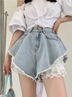 Similar shorts she wore in their 240602 X update Legging Court, Lace Denim Shorts, Denim Pants Fashion, Sixth Form, 2000s Clothes, Short Jean, Summer Capsule, Kleidung Diy, Lined Jeans