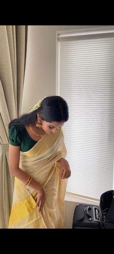 Kerala Onam Sari, Onam Aesthetic Wear, Check Cotton Saree, Kerala Cotton Saree Blouse, South Indian Saree Outfit, Onam Aesthetic Outfits, Onam Outfits Saree, Saree Inspo For Onam, North Indian Saree Style