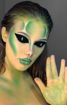 Alien Dress, Maquillage Yeux Cut Crease