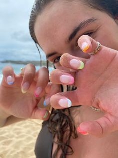 Nail Inspo Summer Hot Pink, Simple Nail Colors Spring, Summer Nails Different Color Tips, Summer 23’ Nails, Summer Nails 2024 Gel, Cute Nail Ideas For The Beach, Summer Beach Nails Short, Short Nails Ideas For Summer, Summer Nail Inspo For Short Nails