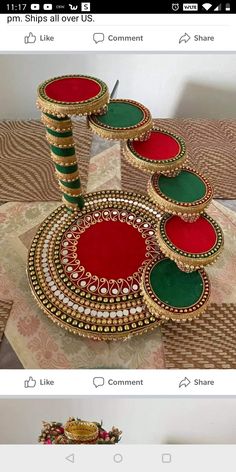 the table is decorated with red and green plates, which are stacked on top of each other