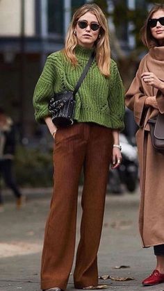 Brown Trousers Outfit Women, Brown Trousers Outfit, Green Sweater Outfit, Autumn Color Palette Fashion, Colour Pallets, Winter Pants Outfit, Colour Combinations Fashion, House Vibes