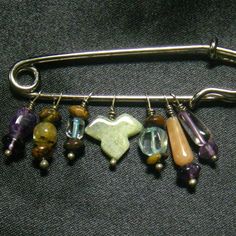 This pin can also be worn to close a sweater that never stays on in addition to its decorative purpose!  This is truly a fantastic piece that would cost much mo Kilt Pin Jewelry, Friendship Pins, Diy Jewelry Tools, Safety Pin Crafts, Scarf Pins, Kilt Pin Brooches, Making Jewelry For Beginners, Safety Pin Jewelry, Buy Wholesale Jewelry