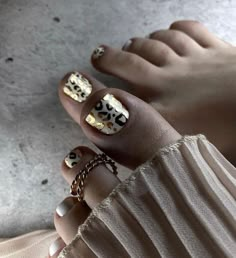 Winter Pedicure Colors Toenails, Foot Nails Design, Pedicure Trends, Beach Toe Nails, Foot Nail Art, Foot Nail