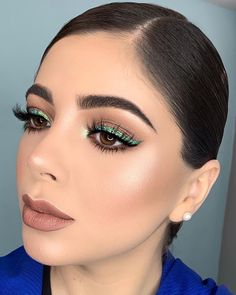 Makeup Verde, Make Up Color, Make Up Videos, Makeup Pro, Eye Makeup Steps, Green Eyeshadow, Makeup Tricks, Smokey Eyes