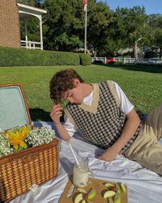 Picnic Fits Men, Mens Picnic Outfit, Picnic Outfit Ideas Men, Picnic Outfits Men, Picnic Aesthetic Outfit Men, Date Outfit Guys, Cottagecore Guy, Picnic Date Outfit