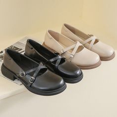 Indulge in nostalgic charm with our women's retro thick-soled Mary Jane flats, reminiscent of classic college style. Crafted with meticulous attention to detail, these flats offer a perfect blend of vintage aesthetics and modern comfort, making them a standout choice for any fashion enthusiast. pattern: plain Heel style: flat Inner material: super fiber Upper height: low Whether in stock: No Heel height: low heel (1-3CM) Heel shape: Thick sole Sole technology: sewing shoes Opening depth: shallow Sewing Shoes, Vintage Aesthetics, Fashion Enthusiast, College Style, Shoe Insoles, Mary Jane Flats, New Years Sales, Flats Shoes, College Fashion