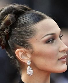 Bella Hadid Pictures, 60s Hair, Bella Hadid Outfits, Editorial Hair, Bella Hadid Style, Healthy Hair Tips, Fancy Hairstyles, Sleek Hairstyles, Wedding Beauty