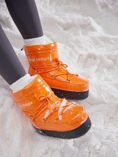 Orange Sporty Waterproof Rain Boots For Winter, Sporty Insulated Rain Boots With Round Toe, Winter Rain Boots With Protective Feet And Round Toe, Nylon Round Toe Boots For Winter Sports, Sporty Weatherproof Winter Rain Boots, Winter Sports Boots In Synthetic Material, Synthetic Winter Sports Boots, Orange Waterproof Boots With Round Toe, Winter Outer