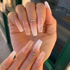 Ombré Nails 💅🏼 le unghie sfumate sono di tendenza anche nel 2021 🔝 Unghie Sfumate, Fake Nails Long, Fake Nails With Glue, Ballerina Nails, Gradient Nails, Nail Arts, Artificial Nails, Best Acrylic Nails, Nail Accessories