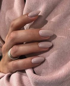 20+ Winter Nail Ideas for an Effortless Look 6 Ongles Beiges, Winter Nails Gel, Kutek Disney, Nude Nail, Nude Nail Designs, Subtle Nails, Beige Nails, Casual Nails, Makijaż Smokey Eye