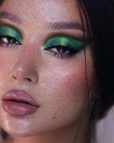 Makeup Verde, Bright Makeup, Ethereal Makeup, Green Makeup, Creative Eye Makeup, Creative Makeup Looks, Eye Makeup Art, Prom Makeup