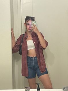 Shorts Tank Top Flannel Outfit, Short Sleeve Flannel Outfits Aesthetic, Summer Outfits Tank Tops Shorts, Cool Outfits With Shorts, Long Denim Shorts Outfit Aesthetic, Shorts And A Shirt Outfit, Baggy Long Shorts Outfit, Short Flannel Outfit, Summer Outfits With Flannels