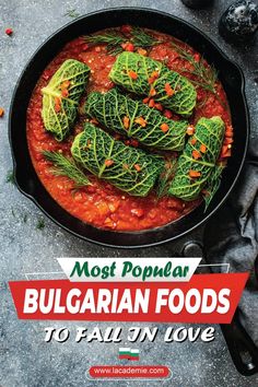 A fusion of Eastern European and Mediterranean flavors, Bulgarian cuisine offers grilled meats, cheese, yogurt, and veggie dishes like banitsa and shopska salad. Don't miss the rose and rakia flavors. Bulgar Recipes Dinner, Bulgarian Food Traditional, Bulgarian Shevitza, Bulgarian Banitsa, Shopska Salad, Cheese Vegetables, Bulgarian Food, Yogurt Cheese