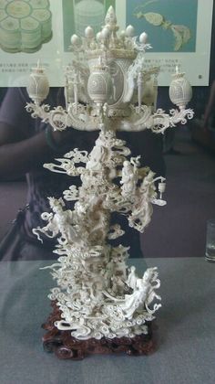 an elaborate white sculpture is on display in a glass case at the museum for art