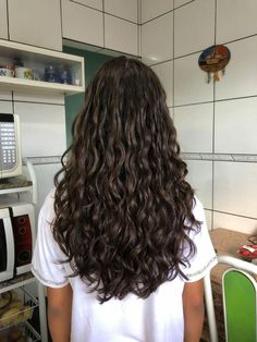 Long Hair Layers For Wavy Hair, Long Layers Curly Hair Waves, Voluminous Wavy Haircut, Wavy Haircut Inspo Long, Hair Dye For Wavy Hair, Curly Hair 2b Haircuts, Long Layers Medium Length Hair Curly, Curly Hair Without Layers, Type 2a Haircut