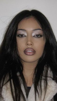 Chola Makeup, Y2k Makeup Looks, 2000s Makeup Looks, Maquillage On Fleek, Y2k Makeup, Look Grunge, Birthday Makeup, White Makeup