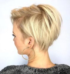 Short Easy To Style Haircuts For Women, Short Hair Cuts For Fine Hair, Short Hair Styles For Fine Hair, Pixie Cut For Thinning Hair, Longer Pixie Haircut Fine, Edgy Pixie Hairstyles, Hair Levels, Radiator Shelf, Blonde Shades