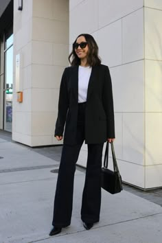 Black Blazer Outfit Formal, Black Blazer Outfits For Women Work, Jazz Outfits Style Woman, Jazz Outfit, Outfit Formal Mujer, Gala Attire, Corporate Lawyer, Corporate Attire Women, Smart Outfits