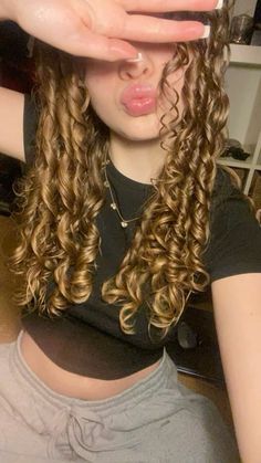 Long Natural Curly Hair, Battle Field, Funny Game, Hair Solutions, Curly Hair Routine, Game Video, Hair Routines, Hair Photo, Bang Bang