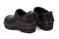 Picasso closed back clogs with steel toe. Here in shiny black leather on a black clog bottom. - Black leather - Black stained Troentorp Clogs' Ideal bottoms - Anatomically constructed footbed with arch support - Alderwood footbed for ultimate moist absorption - Thick Ideal PU sole for increased comfort - Padded Instep and closed heel for extra stability - Steel toe - Heel Height: 5.5 cm (2.2 inches) - Width: Regular *TROENTORP SIZE GUIDE* Women's Clog Sizes: EUR 35 | USA 5 - 5 1/2 (232mm | 9 3/1 Troentorp Clogs, Mens Clogs, Black Clogs, Leather Clog, Clog Shoes, Vegan Boots, Clog Heels, Warm Socks, Thick Socks