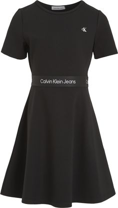 Klänning från Calvin Klein. Skön och skön klänning som kan bäras säsong efter s�äsong. Tillverkad i 66% viskos, 30% polyamid och 4% återvunnen elastan. Calvin Klein Dress, Short Sleeve Dress, Sleeve Dress, Calvin Klein, Short Sleeve Dresses, Dresses With Sleeves