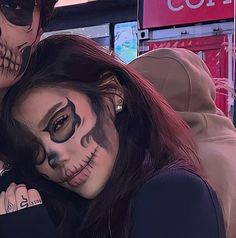 Girly Skeleton Makeup, Halloween Costumes Women With Brown Hair, Halloween Makeup Looks Aesthetic, Aesthetic Skeleton Costume, Skeleton Body Makeup, Halloween Skeletons Makeup, Couple Halloween Makeup Ideas, Skeleton Makeup Tiktok, Black Skeleton Makeup