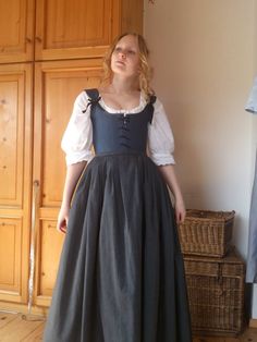 Fair Outfits, Period Outfit, Century Clothing, Medieval Dress, Mode Chic, Textiles Fashion, Historical Dresses